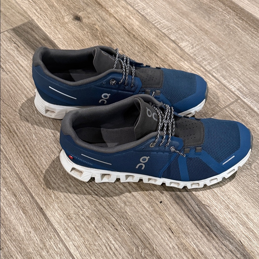 On Cloud 5 Men’s Blue and Gray Running Sneakers Size US 10 Worn 1 Month EUC